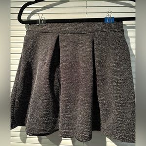 Speckled black/gray pleated skater skirt